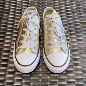 Converse women’s size 6